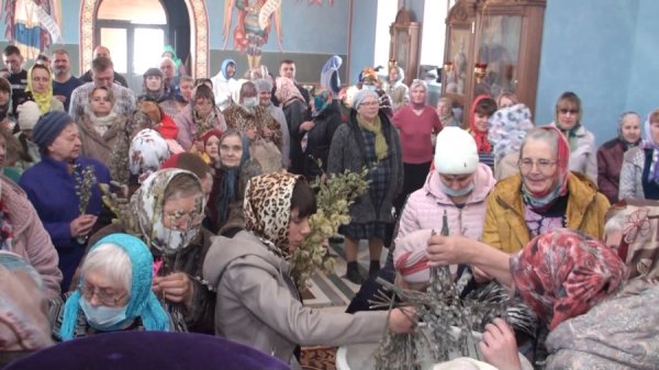 БОЖЕСТВЕННАЯ ЛИТУРГИЯ В БОГОРОДИЦЕ-РОЖДЕСТВЕНСКОМ КАФЕДРАЛЬНОМ СОБОРЕ