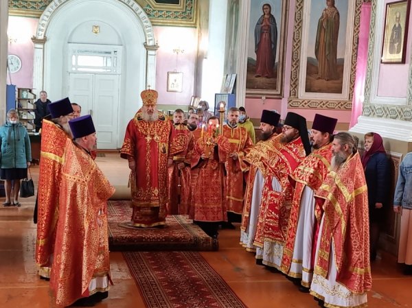 БОЖЕСТВЕННАЯ ЛИТУРГИЯ В ХРАМЕ СВЯТОГО ВЕЛИКОМУЧЕНИКА ДИМИТРИЯ В Р.П. БАЗАРНЫЙ СЫЗГАН