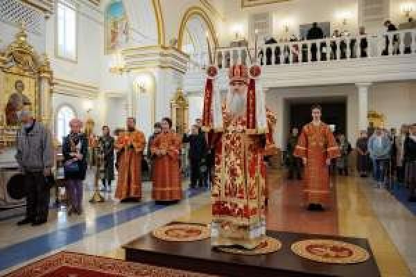 БОЖЕСТВЕННАЯ ЛИТУРГИЯ В СПАСО-ВОЗНЕСЕНСКОМ КАФЕДРАЛЬНОМ СОБОРЕ УЛЬЯНОВСКА