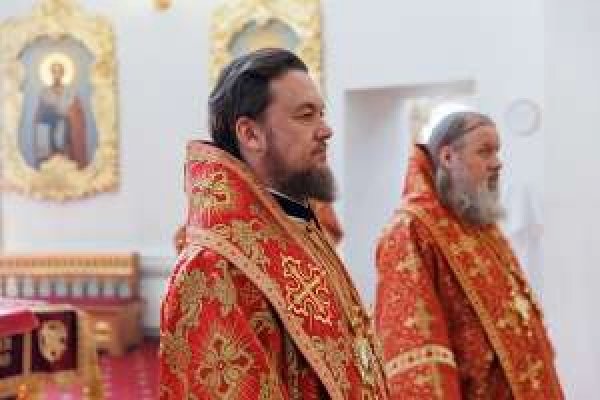 БОЖЕСТВЕННАЯ ЛИТУРГИЯ В СПАСО-ВОЗНЕСЕНСКОМ КАФЕДРАЛЬНОМ СОБОРЕ УЛЬЯНОВСКА