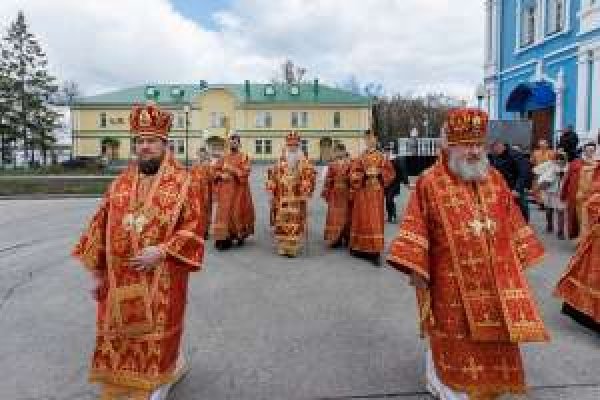 БОЖЕСТВЕННАЯ ЛИТУРГИЯ В СПАСО-ВОЗНЕСЕНСКОМ КАФЕДРАЛЬНОМ СОБОРЕ УЛЬЯНОВСКА