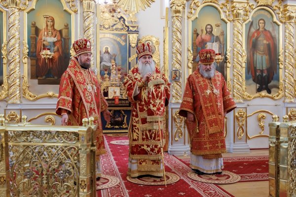 БОЖЕСТВЕННАЯ ЛИТУРГИЯ В СПАСО-ВОЗНЕСЕНСКОМ КАФЕДРАЛЬНОМ СОБОРЕ УЛЬЯНОВСКА