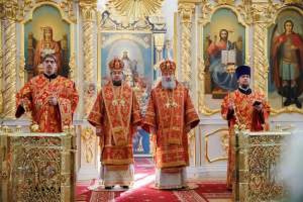 БОЖЕСТВЕННАЯ ЛИТУРГИЯ В СПАСО-ВОЗНЕСЕНСКОМ КАФЕДРАЛЬНОМ СОБОРЕ УЛЬЯНОВСКА