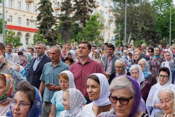 КРЕСТНЫЙ ХОД И ПРАЗДНИЧНОЕ БОГОСЛУЖЕНИЕ: В СИМБИРСКЕ ВСТРЕТИЛИ КАЗАНСКУЮ ЖАДОВСКУЮ ИКОНУ БОЖИЕЙ МАТЕРИ.