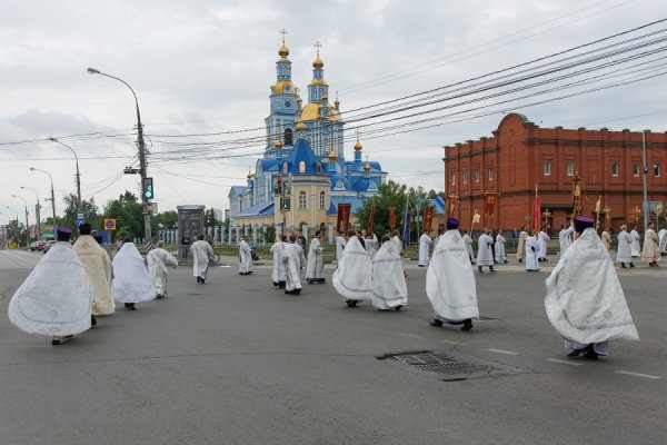 КРЕСТНЫЙ ХОД И ПРАЗДНИЧНОЕ БОГОСЛУЖЕНИЕ: В СИМБИРСКЕ ВСТРЕТИЛИ КАЗАНСКУЮ ЖАДОВСКУЮ ИКОНУ БОЖИЕЙ МАТЕРИ.