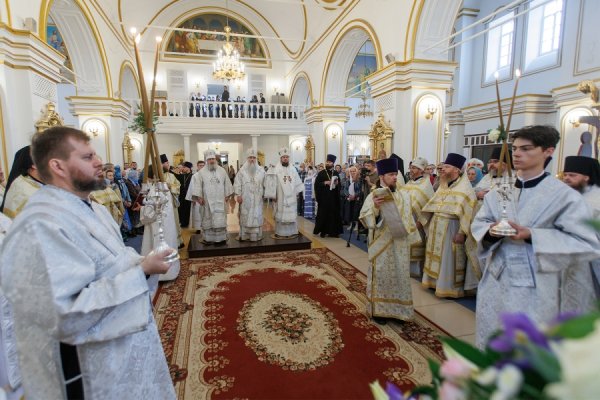 КРЕСТНЫЙ ХОД И ПРАЗДНИЧНОЕ БОГОСЛУЖЕНИЕ: В СИМБИРСКЕ ВСТРЕТИЛИ КАЗАНСКУЮ ЖАДОВСКУЮ ИКОНУ БОЖИЕЙ МАТЕРИ.