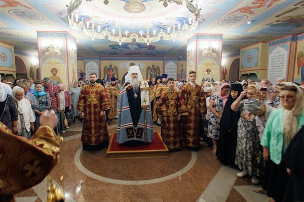 ВЕЛИКОЕ ОСВЯЩЕНИЕ И БОЖЕСТВЕННАЯ ЛИТУРГИЯ В ХРАМЕ ВО ИМЯ СВЯТЫХ ЦАРСТВЕННЫХ СТРАСТОТЕРПЦЕВ СПАССКОГО ЖЕНСКОГО МОНАСТЫРЯ В УЛЬЯНОВСКЕ