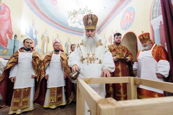 ВЕЛИКОЕ ОСВЯЩЕНИЕ И БОЖЕСТВЕННАЯ ЛИТУРГИЯ В ХРАМЕ ВО ИМЯ СВЯТЫХ ЦАРСТВЕННЫХ СТРАСТОТЕРПЦЕВ СПАССКОГО ЖЕНСКОГО МОНАСТЫРЯ В УЛЬЯНОВСКЕ