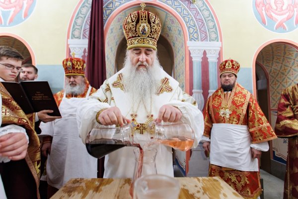 ВЕЛИКОЕ ОСВЯЩЕНИЕ И БОЖЕСТВЕННАЯ ЛИТУРГИЯ В ХРАМЕ ВО ИМЯ СВЯТЫХ ЦАРСТВЕННЫХ СТРАСТОТЕРПЦЕВ СПАССКОГО ЖЕНСКОГО МОНАСТЫРЯ В УЛЬЯНОВСКЕ