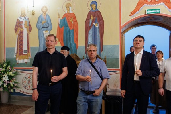 ВЕЛИКОЕ ОСВЯЩЕНИЕ И БОЖЕСТВЕННАЯ ЛИТУРГИЯ В ХРАМЕ ВО ИМЯ СВЯТЫХ ЦАРСТВЕННЫХ СТРАСТОТЕРПЦЕВ СПАССКОГО ЖЕНСКОГО МОНАСТЫРЯ В УЛЬЯНОВСКЕ