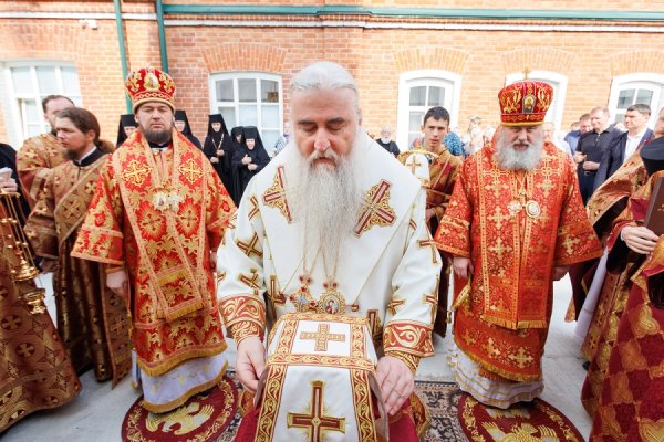 ВЕЛИКОЕ ОСВЯЩЕНИЕ И БОЖЕСТВЕННАЯ ЛИТУРГИЯ В ХРАМЕ ВО ИМЯ СВЯТЫХ ЦАРСТВЕННЫХ СТРАСТОТЕРПЦЕВ СПАССКОГО ЖЕНСКОГО МОНАСТЫРЯ В УЛЬЯНОВСКЕ