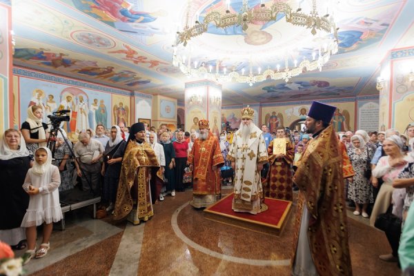 ВЕЛИКОЕ ОСВЯЩЕНИЕ И БОЖЕСТВЕННАЯ ЛИТУРГИЯ В ХРАМЕ ВО ИМЯ СВЯТЫХ ЦАРСТВЕННЫХ СТРАСТОТЕРПЦЕВ СПАССКОГО ЖЕНСКОГО МОНАСТЫРЯ В УЛЬЯНОВСКЕ