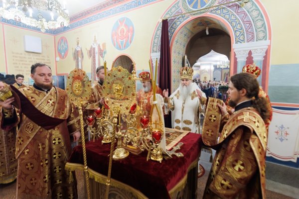 ВЕЛИКОЕ ОСВЯЩЕНИЕ И БОЖЕСТВЕННАЯ ЛИТУРГИЯ В ХРАМЕ ВО ИМЯ СВЯТЫХ ЦАРСТВЕННЫХ СТРАСТОТЕРПЦЕВ СПАССКОГО ЖЕНСКОГО МОНАСТЫРЯ В УЛЬЯНОВСКЕ