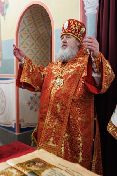 ВЕЛИКОЕ ОСВЯЩЕНИЕ И БОЖЕСТВЕННАЯ ЛИТУРГИЯ В ХРАМЕ ВО ИМЯ СВЯТЫХ ЦАРСТВЕННЫХ СТРАСТОТЕРПЦЕВ СПАССКОГО ЖЕНСКОГО МОНАСТЫРЯ В УЛЬЯНОВСКЕ