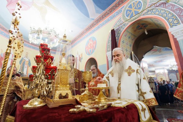 ВЕЛИКОЕ ОСВЯЩЕНИЕ И БОЖЕСТВЕННАЯ ЛИТУРГИЯ В ХРАМЕ ВО ИМЯ СВЯТЫХ ЦАРСТВЕННЫХ СТРАСТОТЕРПЦЕВ СПАССКОГО ЖЕНСКОГО МОНАСТЫРЯ В УЛЬЯНОВСКЕ