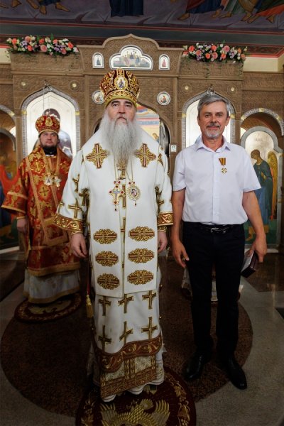 ВЕЛИКОЕ ОСВЯЩЕНИЕ И БОЖЕСТВЕННАЯ ЛИТУРГИЯ В ХРАМЕ ВО ИМЯ СВЯТЫХ ЦАРСТВЕННЫХ СТРАСТОТЕРПЦЕВ СПАССКОГО ЖЕНСКОГО МОНАСТЫРЯ В УЛЬЯНОВСКЕ