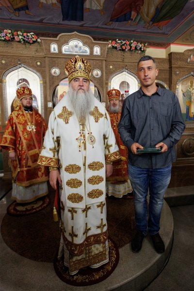 ВЕЛИКОЕ ОСВЯЩЕНИЕ И БОЖЕСТВЕННАЯ ЛИТУРГИЯ В ХРАМЕ ВО ИМЯ СВЯТЫХ ЦАРСТВЕННЫХ СТРАСТОТЕРПЦЕВ СПАССКОГО ЖЕНСКОГО МОНАСТЫРЯ В УЛЬЯНОВСКЕ