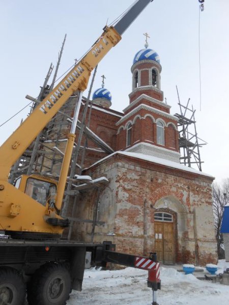 В с. Шаховское на колокольне Покровского храма установлены купол с крестом и колокола