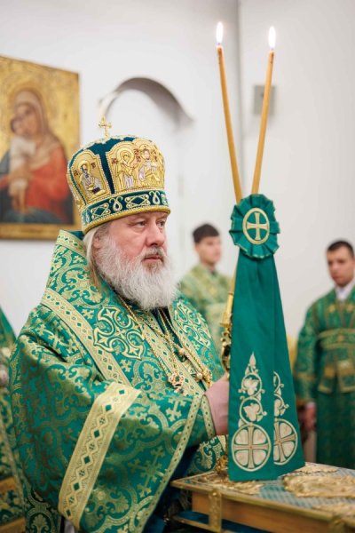 Епископ Барышский и Инзенский Филарет совершил Божественную Литургию в день памяти святого блаженного Андрея Симбирского в кафедральном соборе г. Ульяновск