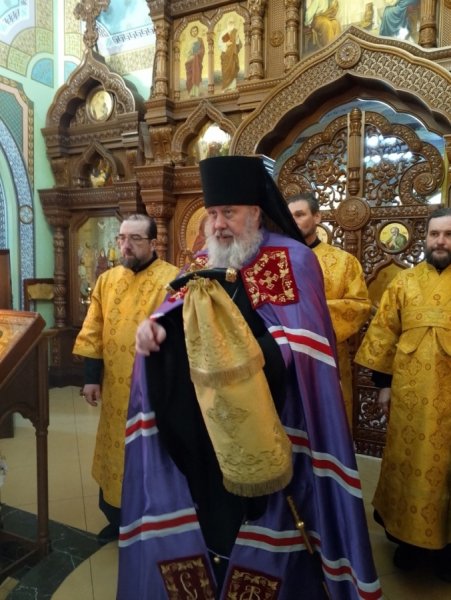 Литургия Архиерейским чином в Троицком соборе