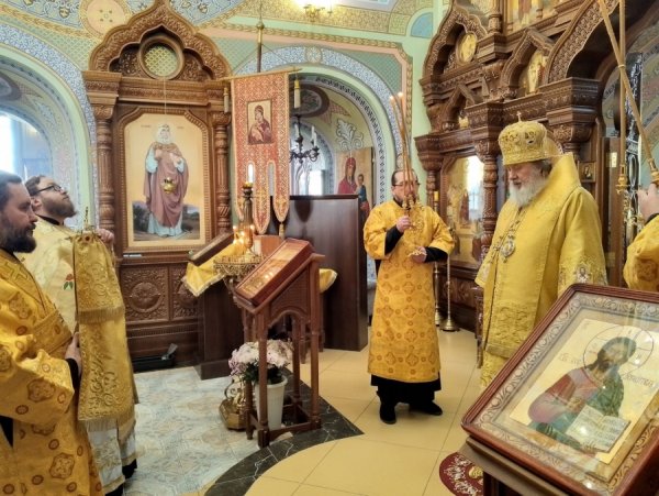 Литургия Архиерейским чином в Троицком соборе