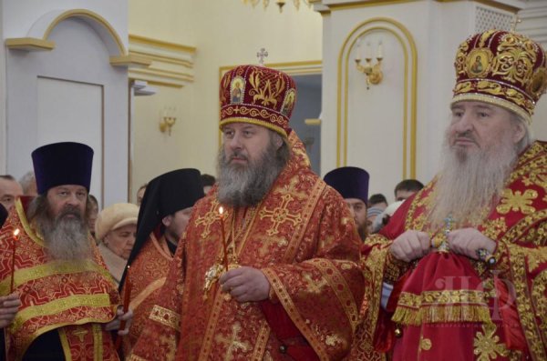 В день праздника Светлого Христова Воскресения Глава Симбирской митрополии совершил Пасхальную великую вечерню в Спасо-Вознесенском соборе Ульяновска