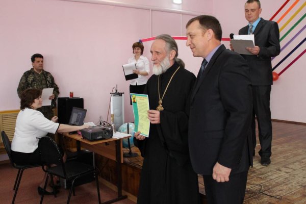 В пятницу Светлой седмицы Преосвященнейший епископ Филарет совершил Божественную литургию в р.п. Радищево
