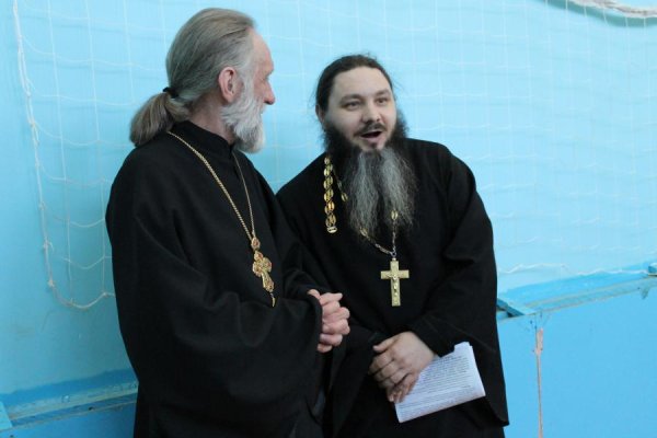 В пятницу Светлой седмицы Преосвященнейший епископ Филарет совершил Божественную литургию в р.п. Радищево