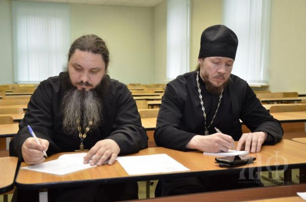 Председатель молодежного отдела Епархии принял участие в рабочем совещании по выработке единой концепции деятельности межконфессионального молодежного лагеря