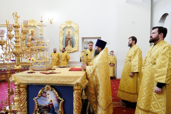 Владыка Филарет совершил Божественную литургию в кафедральном соборе г. Ульяновска