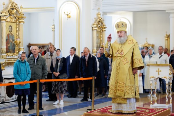 Владыка Филарет совершил Божественную литургию в кафедральном соборе г. Ульяновска