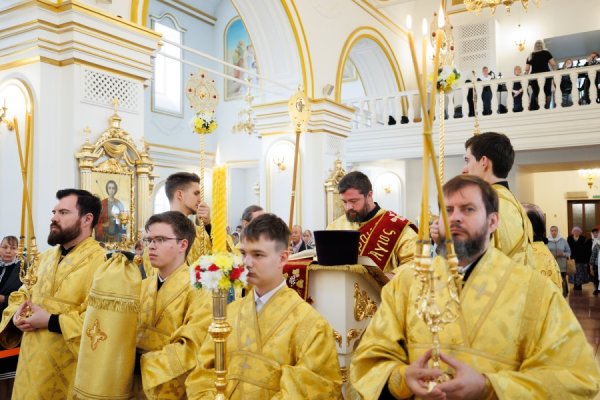 Владыка Филарет совершил Божественную литургию в кафедральном соборе г. Ульяновска