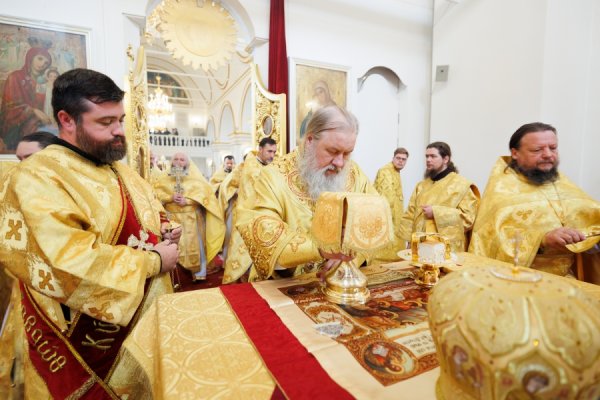 Владыка Филарет совершил Божественную литургию в кафедральном соборе г. Ульяновска