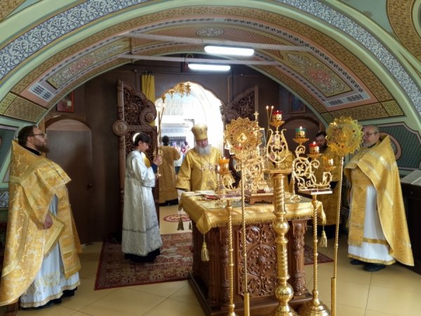 Литургия Архиерейским чином в Троицком соборе
