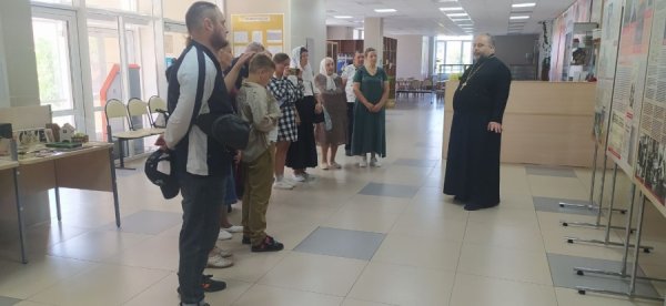 Экскурсия для посетителей выставки "Русская Голгофа"