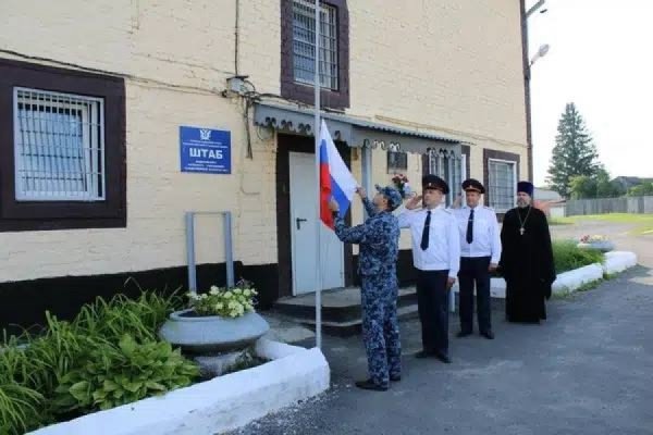 Священник Барышской епархии принял участие в церемонии празднования дня Государственного флага России