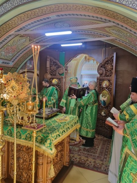 Богослужение в Троицком соборе в день памяти благоверного Даниила, князя Московского