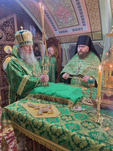 Богослужение в Троицком соборе в день памяти благоверного Даниила, князя Московского