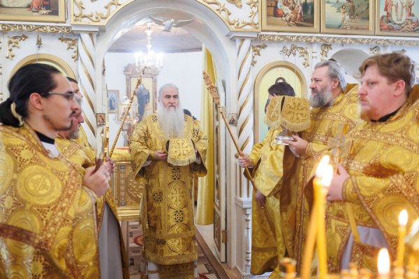 Божественная литургия в храме во имя святителя Николая Чудотворца р.п. Николаевка