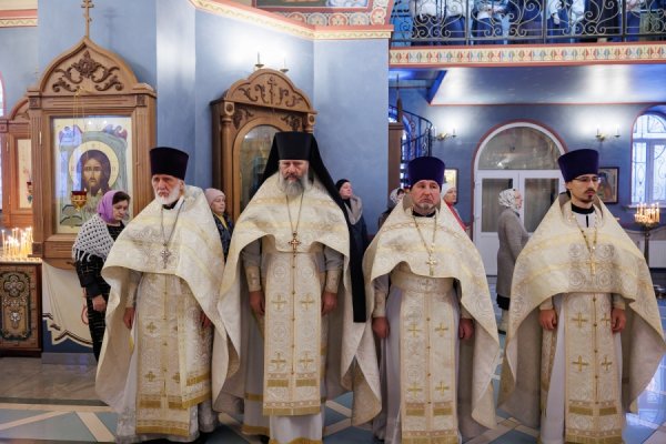 Божественная литургия в  кафедральном соборе в честь Рождества Пресвятой Богородицы г. Инза