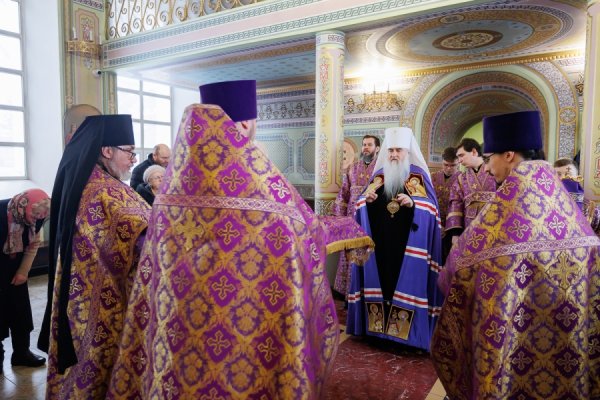 Божественная литургия в Свято-Троицком кафедральном соборе г. Барыша
