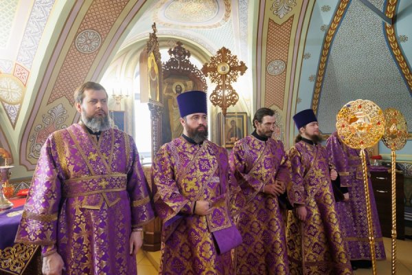 Божественная литургия в Свято-Троицком кафедральном соборе г. Барыша