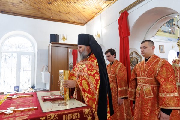 Божественная литургия в храме во имя святителя Николая Чудотворца р.п. Николаевка