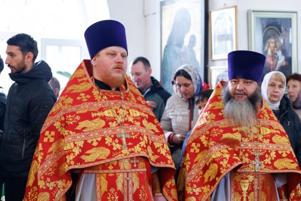 Божественная литургия в храме во имя святителя Николая Чудотворца р.п. Николаевка