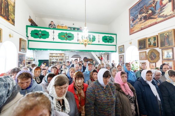 Божественная литургия в храме во имя святителя Николая Чудотворца р.п. Николаевка