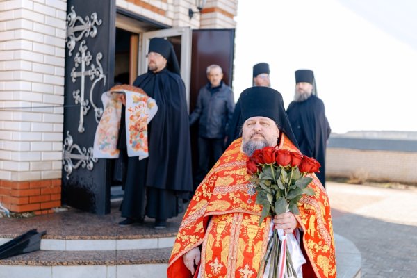 Божественная литургия в храме в честь Казанской иконы Божией Матери Свято-Богородице-Казанского Жадовского мужского монастыря п. Самородки