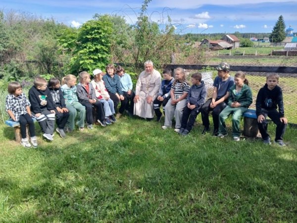 Священник принял участие в открытии детского летнего лагеря