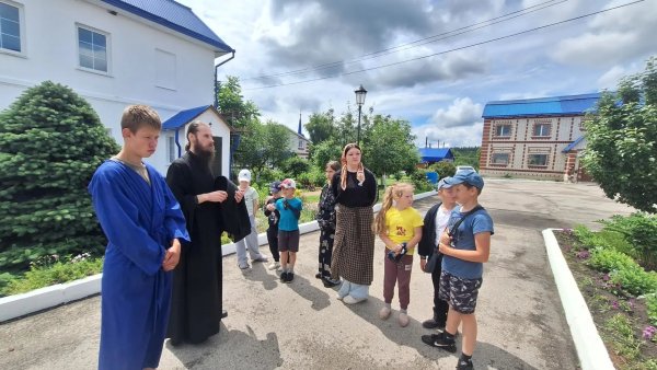 Дети из Барышского центра "Планета детства" посетили Жадовскую обитель