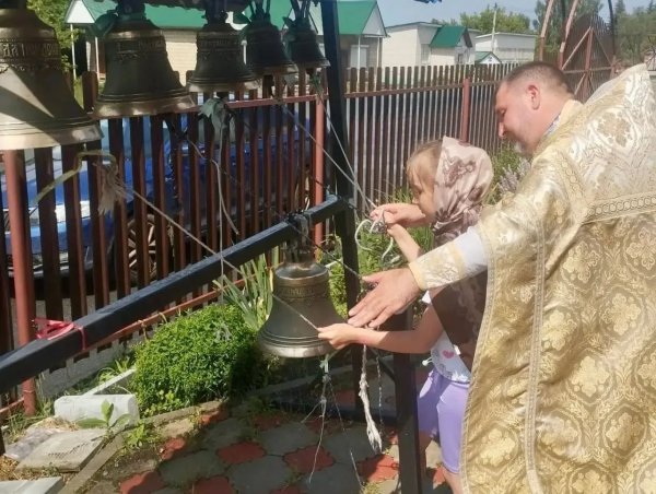 Мастер-класс по колокольному звону от Благочинного в единый День фольклора