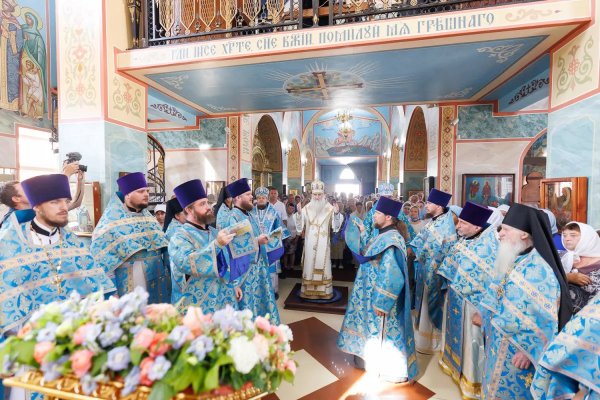 Божественная литургия в храме в честь Казанской иконы Божией Матери Богородице-Казанского Жадовского мужского монастыря п. Самородки